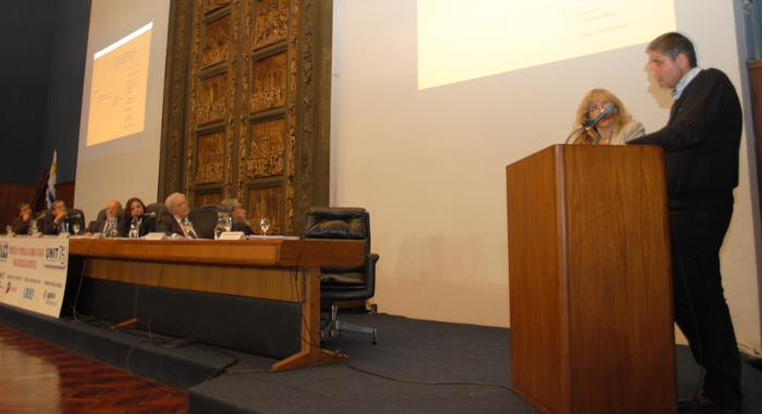 Arq. Farías y Birnfeld, presentando la nueva Reglamentación Municipal