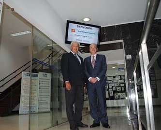 En la fotograf&iacute;a, el Director de UNIT, Ing. Pablo Benia, junto al Director de AENOR, Dr. Avelino Brito 