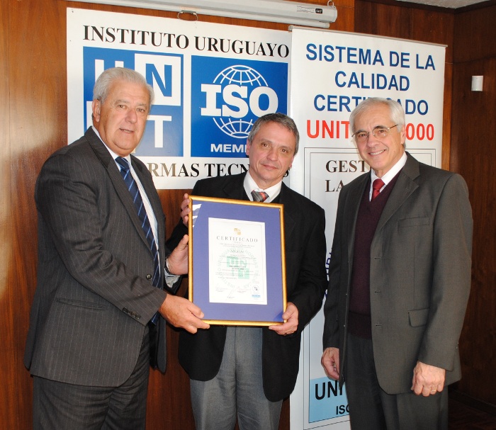 Entrega de certificado a la firma Logitec