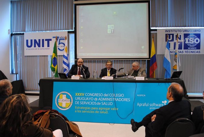 Panel de oradores del evento