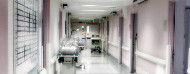 Fotografía de un pasillo de un hospital