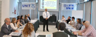Docente dictando el curso