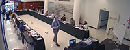 foto de docente y alumnos en curso