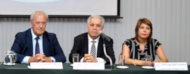 Estrado con el Presidente y Director de UNIT y la Gerente de Capacitación