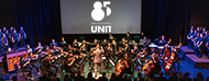 orquesta y coro juvenil del sodre y logo de los 85 años de unit
