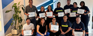 participantes del curso junto a docente