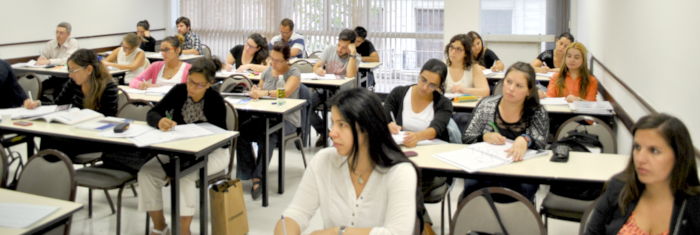 Alumnos atendiendo a un curso en UNIT