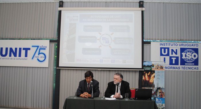 Presidente del Colegio, Tec. Prev. Luis Dant&aacute;z  y el Gerente Administrativo de UNIT, Sr. William Campugiani.