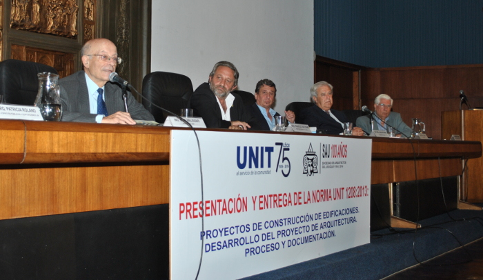 Ing. Blas Melissari durante su alocuci&oacute;n en el acto