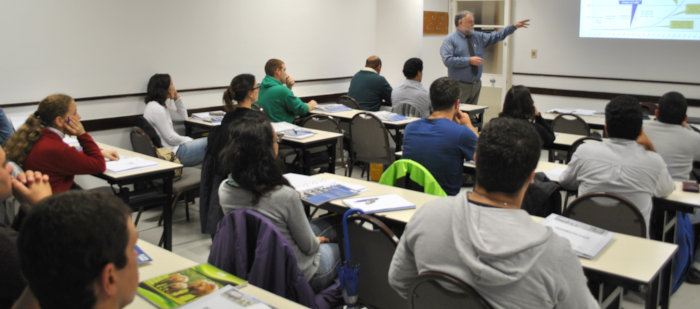 Alumnos asistiendo al curso