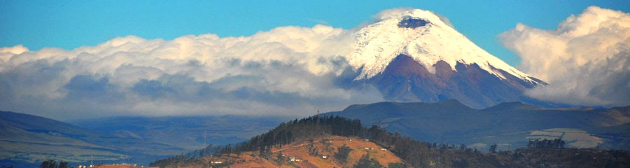 Fotografía de Quito con la montaña de fondo