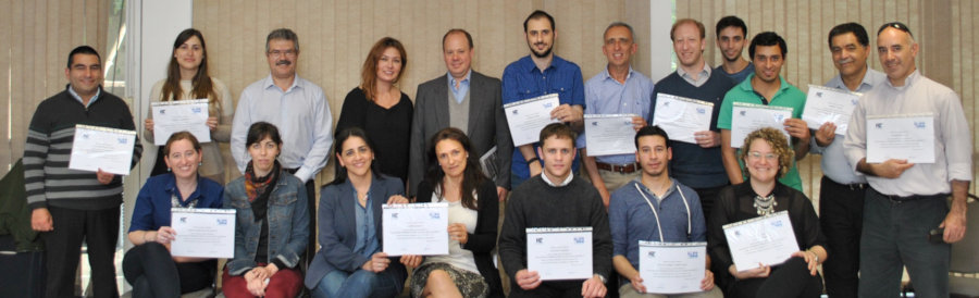 Alumnos con sus diplomas