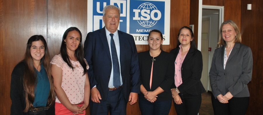 En la foto: (desde la izquierda) Lucía Purgat, Lic. Nora Mendoza, Ing. Pablo Benia, Ing. Laura Salinas, Lic. Carolina Barrios, Arq. Claudia Chocca.