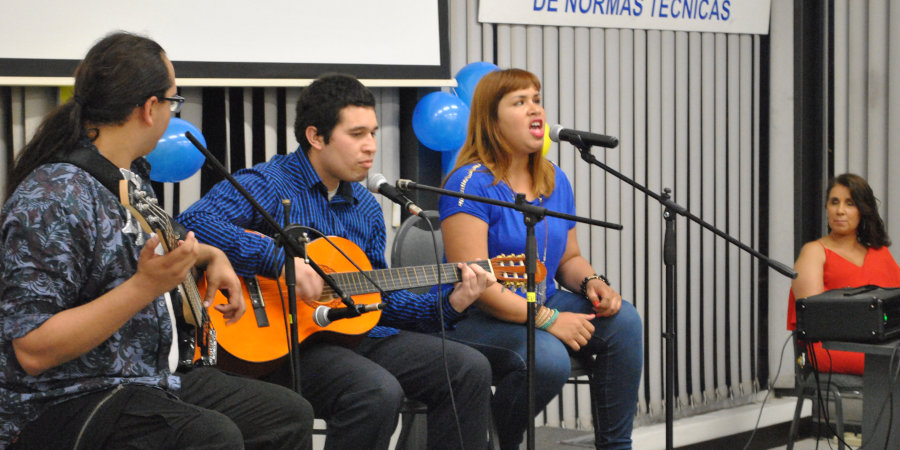 Presentación artística de participantes de uncu