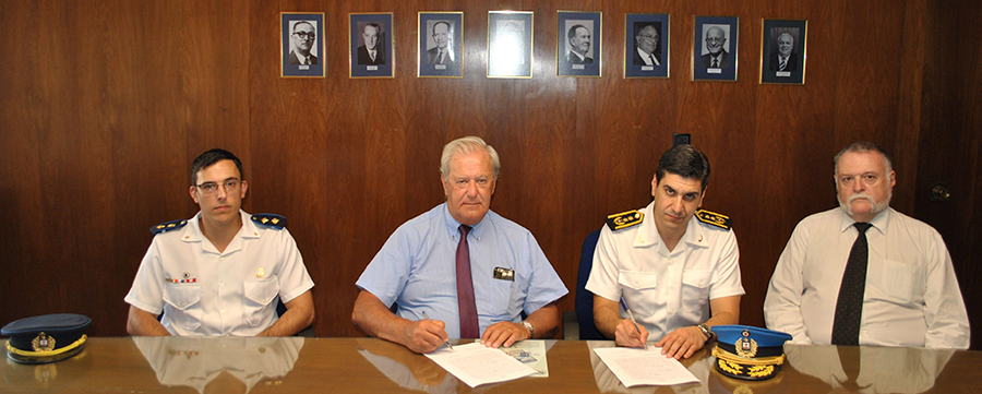 Firma de convenio en sede de unit