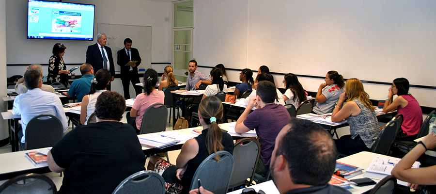 Presentaci&oacute;n institucional del Director Ingeniero Pablo Benia ante segundo grupo de alumnos