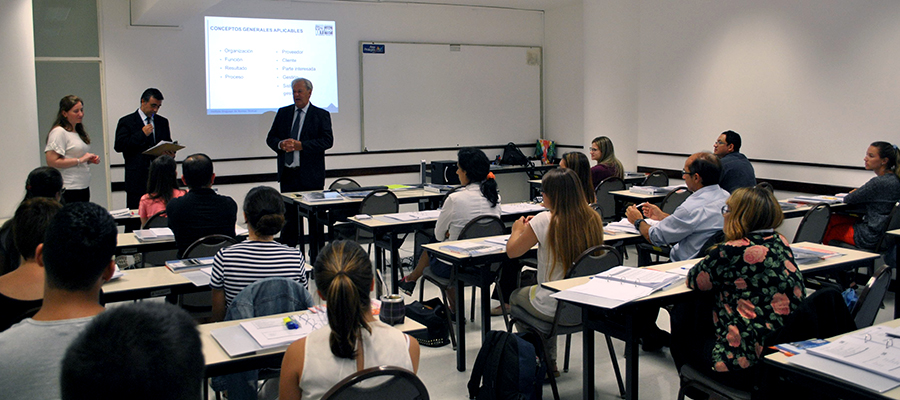 Presentaci&oacute;n institucional del Director Ingeniero Pablo Benia ante tercer grupo de alumnos