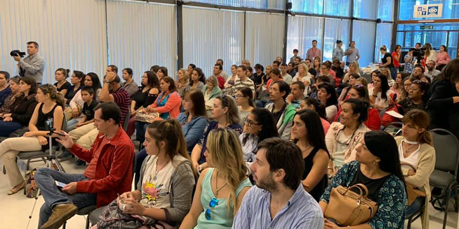Público en taller de escolarización