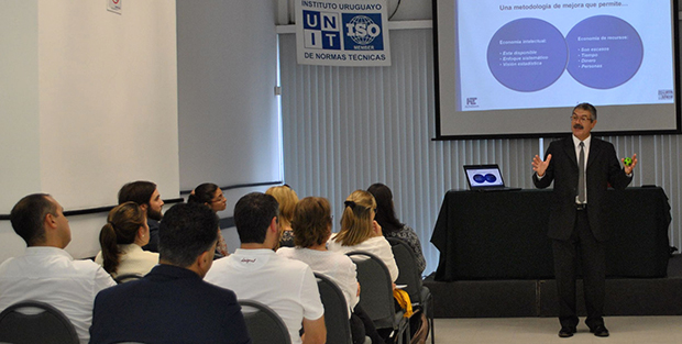 Participantes en jornada informativa sobre six sigma