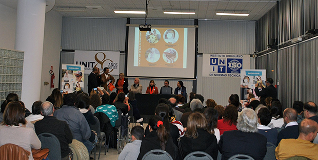 público en evento de emur