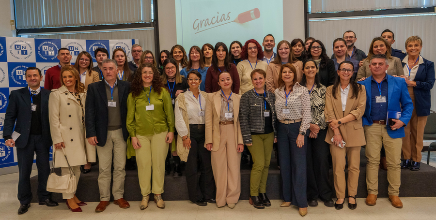 Fotografía grupal de todos los participantes