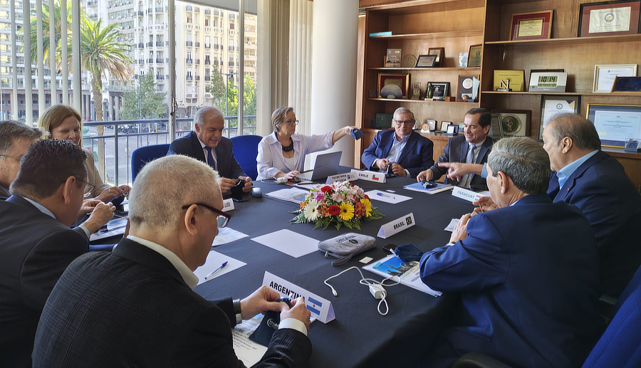 Asistentes del evento reunidos en la sede de UNIT